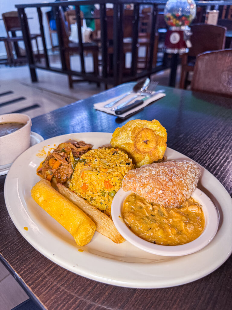 A traditional Panamanian platter at El trapiche restaurant panama city